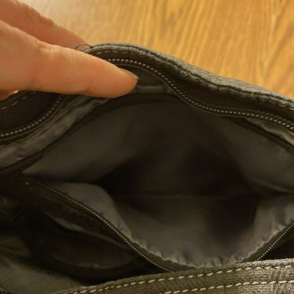 Thirty One 31 Crossbody Organizer Bag Black Textured Stripes Red “C” - Picture 7 of 10